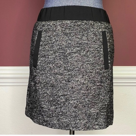 Ann Taylor black midi skirt with pockets - Picture 3 of 4